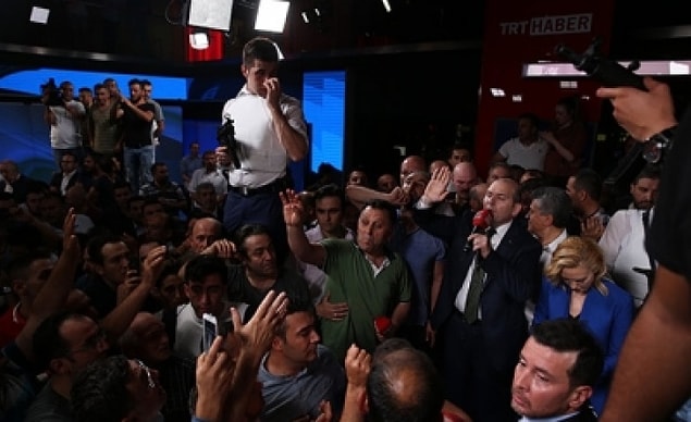 "O üniforma ve telsiz bende hatıra"