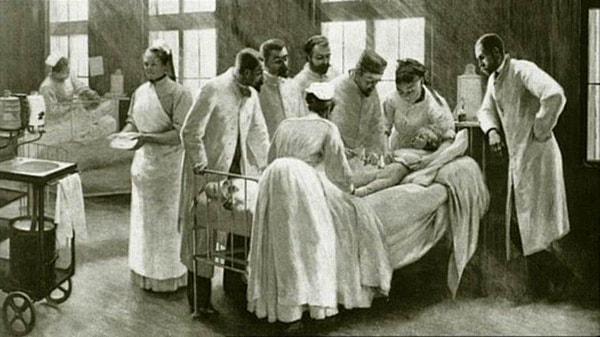 Doktor Semmelweis yeni doğum yapan anne ölümleri için gözlem yapmaya başladı.