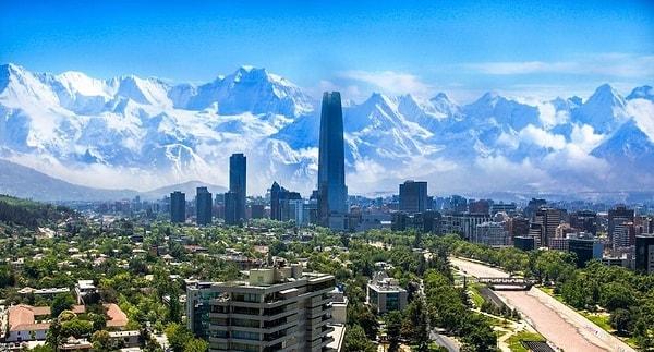 Başkent Santiago, Şili'nin denize kıyısı olmayan nadir şehirlerinden biri.