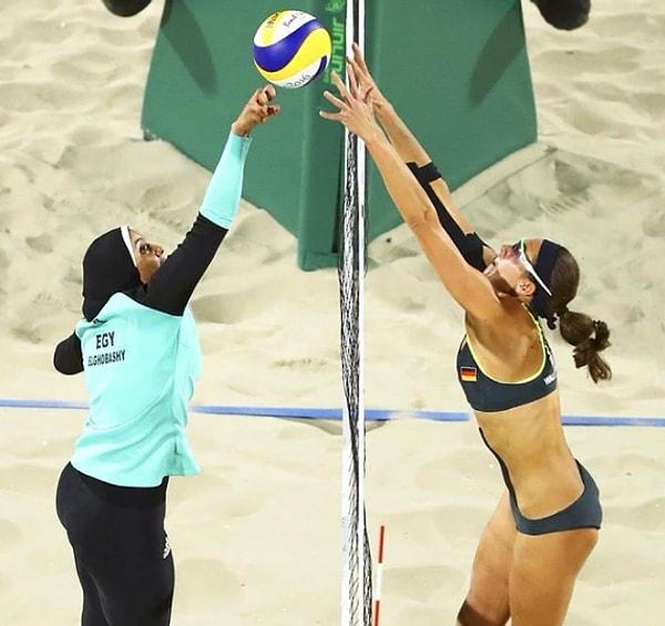 2012 yılında bu zorunluluk kaldırılarak Mısır Kadın Plaj Voleybolu takımının olimpiyatlara katılmasının ardından bu görüntüler de epey konuşulmuştu hatırlarsanız.