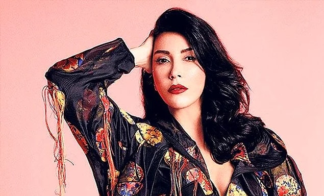 Hande Yener’i aranızda tanımayan yoktur. Kendisi Türk pop camiasındaki en önemli isimlerden biri kuşkusuz.