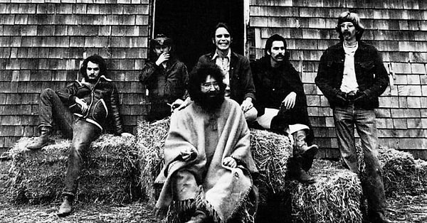 Те тут же решили поддержать литовскую сборную. Боб Вейр и Фил Леш заявили, что они являются не только большими сторонниками борцов за свободу, но и поклонниками баскетбола. А Джерри Гарсия предложил пригласить Марчюлениса и Нельсона на концерт группы. После шоу Grateful Dead пообщались с баскетболистом и тренером за кулисами и выписали им чек на 5 тысяч долларов.