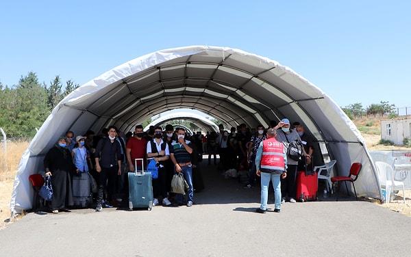 Öncüpınar Sınır Kapısı'ndan bayram için Suriye'ye geçenlerin sayısının ise 21 bin 500'e ulaştığı bildirildi.