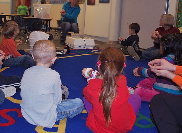 3. Я работаю в садике. Я спрашиваю, могут ли дети использовать свои сидячие мышцы и слушающие мышцы во время занятия. Это заставляет детей показать мне, насколько они «сильны», и способны выполнить это задание