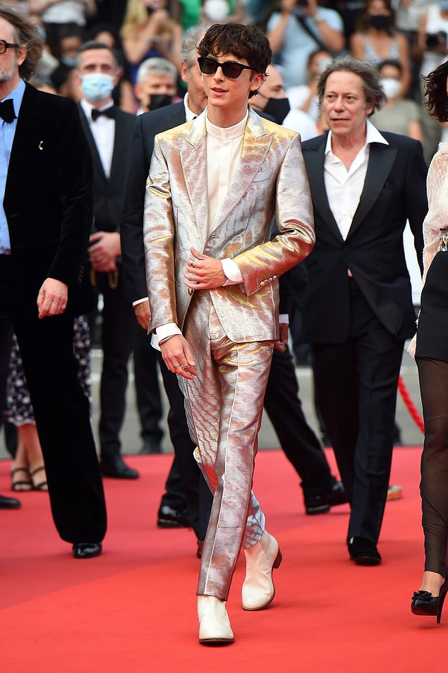 10. Timothee Chalamet'in parlak takımı festivalin en çok konuşulan detaylarından biriydi.