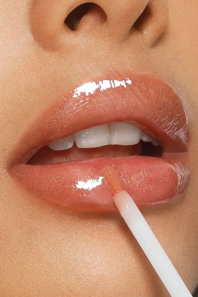 8. Lip gloss kullanın!