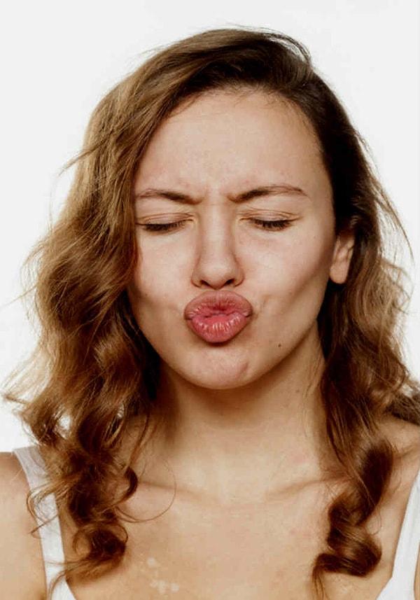 12. Düzenli olarak dudak egzersizleri yapın.