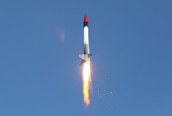 Bakan Varank'ın komutuyla fırlatılan sonda roketi, Sinop'ta yapılan testi başarıyla geçti.