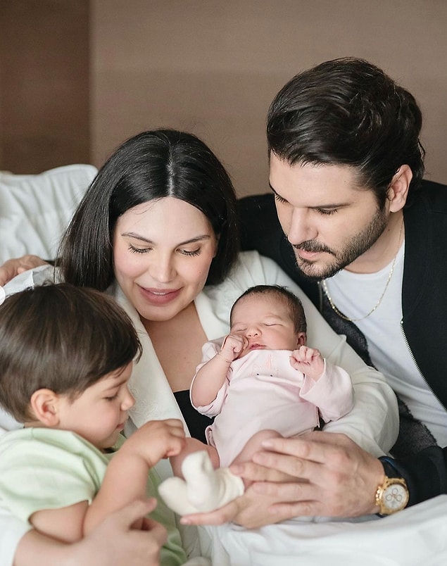 7. Almeda Sayışman, geçtiğimiz aylarda dünyaya getirdiği kızı Alina'nın yüzünü ilk defa paylaştı!