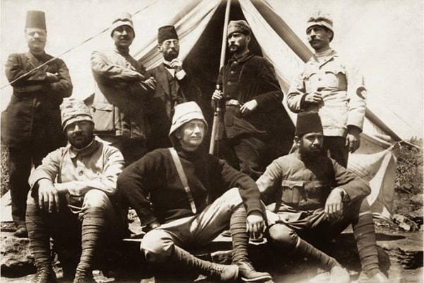 2 Aralık 1911, Atatürk İskenderiye'den Bingazi'ye geçiyor.