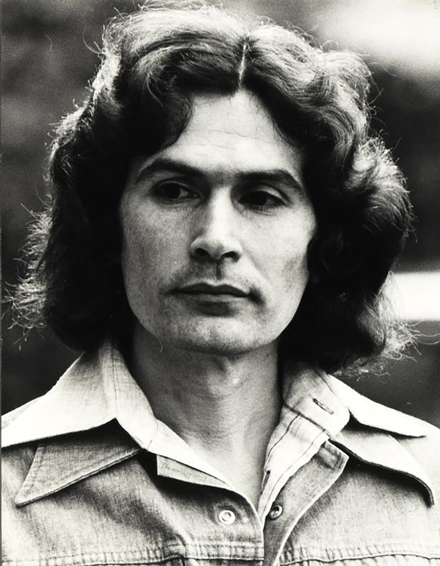 1978 yılında Dating Game programına çıkan ve herkesçe çok sevilen Alcala, burada kendini fotoğrafçı olarak tanıttı.