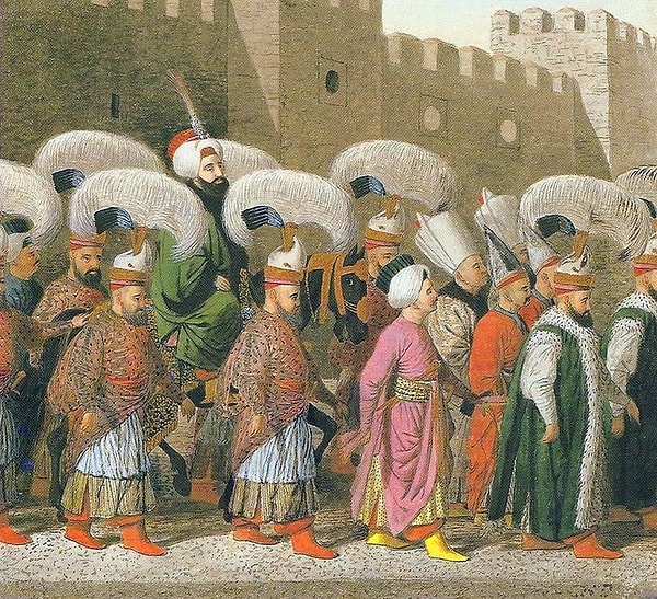 Osmanlı döneminde Kurban Bayramı kutlamaları arefe günü top atışıyla başlar bayramın son gününe kadar top atışları devam ederdi.