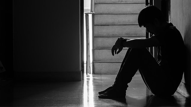 Sürekli geçmişe özlem duymak sizin Nostalji Sendromu yaşadığınızı gösteriyor. Bu aşırıya kaçma durumu depresyon, gelecek kaygısı gibi sorunlara yol açıyor.
