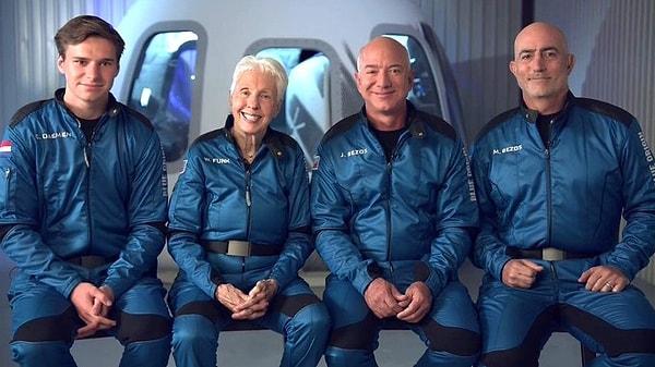 Bezos'a ilk uzay seyahatinde kardeşi Mark Bezos, 18 yaşındaki Somerset Capitals Partner şirketinin Üst Yöneticisi (CEO) Oliver Deamen ve 82 yaşındaki eski pilot Mary Wallace Funk de eşlik etti.