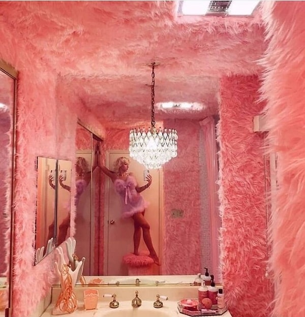 9. Мех? Да еще и в ванной??