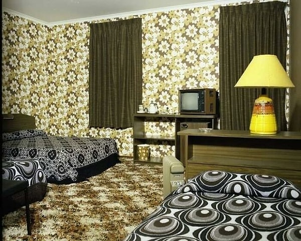 14. Соседка сделала ремонт в гостевой комнате. Она хотела стиль 70-х