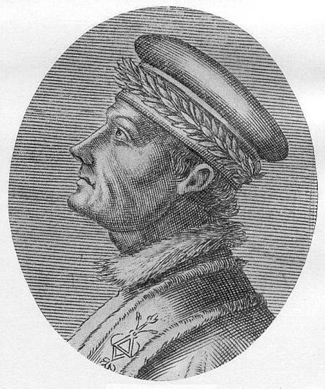 Eserin sahibi aynı halde bir Rönesans şairi olan Gianmario Filelfo. Ve şairimiz de İstanbullu ya da Konstantinopolisli! Kendisi 1426'da Pera semtinde dünyaya gelir.