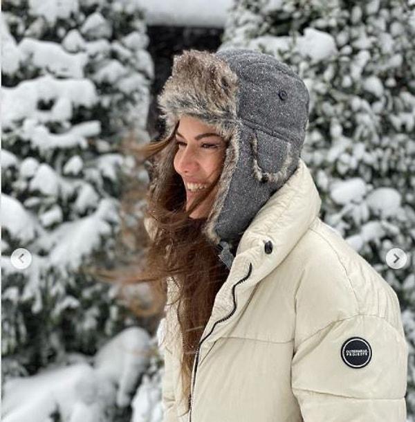 İstanbul'u saran son kar yağışında çektiği fotoğraflar hayranlarının içini ısıttı.