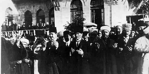 Büyük Millet Meclisi'nin açıldığı günlerde Anadolu iç ayaklanmaların etkisiyle olağanüstü bir tehlike içindedir. Asayişsizlik, eşkıya, sefalet Anadolu'yu sarsar. Bunun yanı sıra...