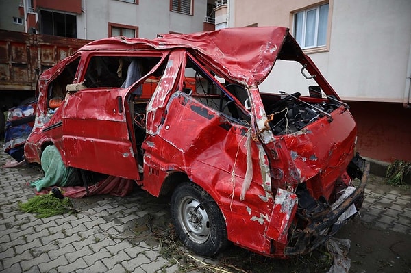 Belediye başkanı: 'Kaya tahkimatında yırtıklar vardı'