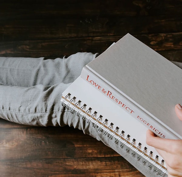 7. Спустя много лет пребывания в абьюзивных отношениях, я наконец-то разорвала их. Когда я наконец это сделала, моя мама сказала, что меня сложно любить, и никто другой меня больше не полюбит. И потом она добавила "Ты действительно думаешь, что заслуживаешь лучшего?"