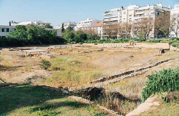 12. Antik Yunan Filozofu Aristoteles'in M.Ö 335'te kurduğu bir okul olan Lykeion, Atina'da bir müze inşaatı kazısı sırasında işçiler tarafından tesadüf eseri bulundu.