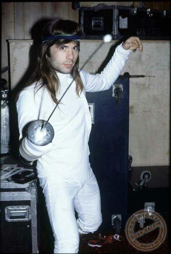 12. İngiltere'nin en iyi 7. eskrimcisi seçilen Iron Maiden vokalisti Bruce Dickinson metal müziği seçmeseydi 1984 Olimpiyatları'nda yarışacaktı.