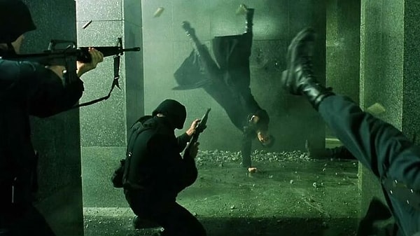 3. Стильный черный парень показывает ботанику, как проводить меньше времени в Интернете и завоевать сердце дамы