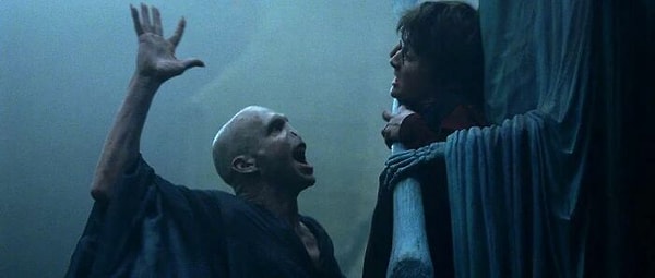 9. Жуткий старик наконец-то достиг своей цели - прикоснуться к 14-летнему мальчику