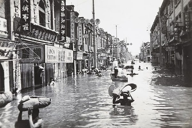 Sonuç olarak yoğun yağışlardan ve kıştan kalan buzulların erimesinden dolayı nehir yatakları taştı ve büyük bir felakete dönüştü.