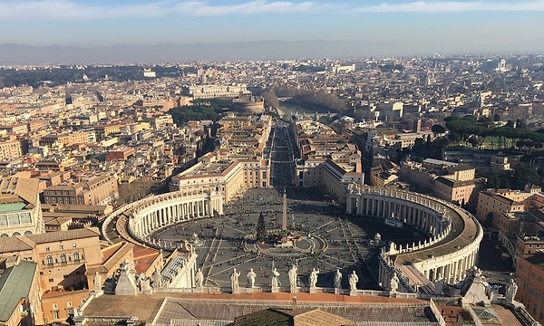 İtalya'daki mülklerin yüzde 92'si, Vatikan'ın da içinde yer aldığı Roma kenti sınırları içinde yer alıyor.