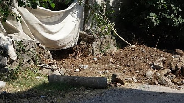 Polis ekiplerinin olayı gerçekleştirdği düşünülen 2 yabancı uyruklu kişiyi yakalamak için başlattığı çalışmalar sürüyor.