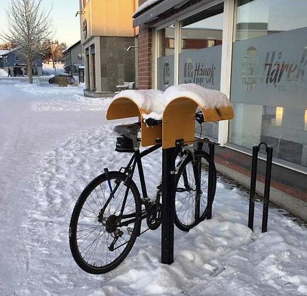 5. "Norveç'te bisiklet koltuğunuzu kuru tutmak için küçük barınaklar var. Norveç'in mutluluk ölçeğinde bu kadar yüksek puan almasının bir nedeni de bu incelik.”