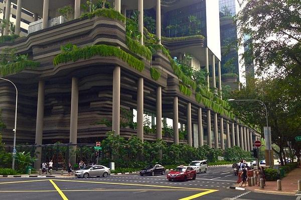 11. "Singapur'daki bu bina, sanki Minecraft'tan fırlamış gibi görünüyor!"