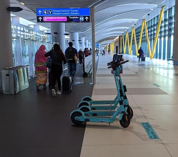 15. "İstanbul Havalimanı o kadar büyük ki içeride gezmek için kiralayabileceğiniz scooter'lar var."