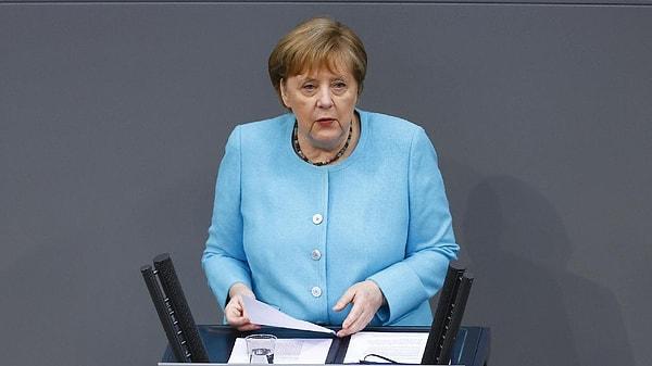 Almanya Başbakanı Merkel: ''Türkiye Suriyeli sığınmacılarla ilgilenmek konusunda sıra dışı bir iş yapıyor. Bu anlaşmanın devam etmesini istiyorum, insanlar için en iyisi bu.''