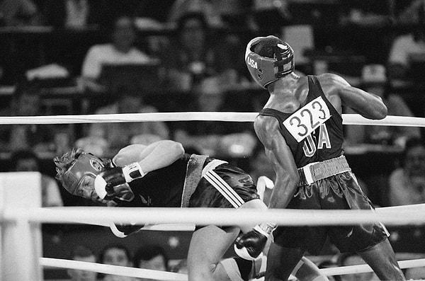 1984: boksör Evander Holyfield diskalifiye edildi.