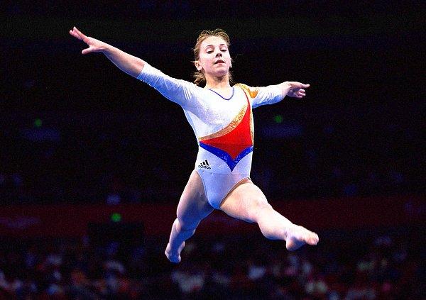 2000: Romanyalı jimnastikçi Andreea Răducan madalyası elinden alındı.