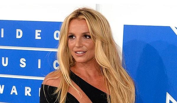 5. Britney Speaser'ın sosyal medya hesabında yaptığı üstsüz paylaşım ortalığı yaktı!