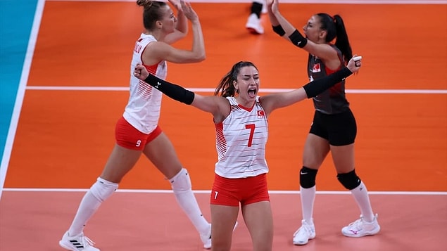 Tokyo 2020'deki ilk maçında Türkiye son olimpiyat şampiyonu Çin'i adeta sahadan silerek 3-0 mağlup etmişti.