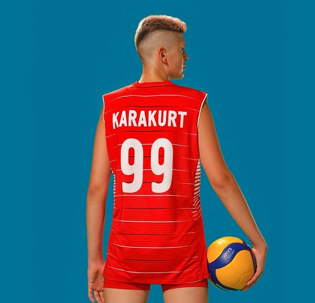 Şimdi de A Milli Voleybol Kadın Takımımızın başarılı pasör çaprazı Ebrar Karakurt'u tanıyalım.