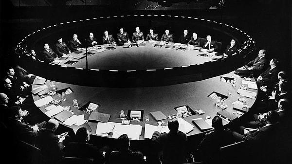 21. Dr. Strangelove or: How I Learned to Stop Worrying and Love the Bomb (1964)