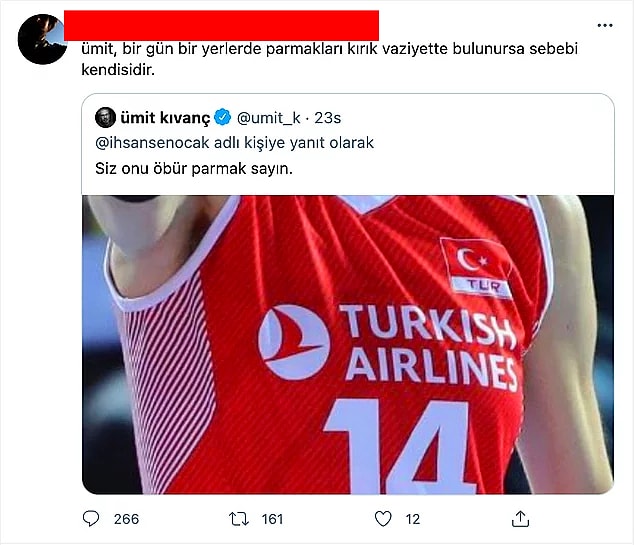 Ümit Kıvanç'ın attığı tweeti alıntılayan bir mahluk ise ''ümit, bir gün bir yerlerde parmakları kırık vaziyette bulunursa sebebi kendisidir.'' yazarak alenen Eda Erdem'i tehdit etti.