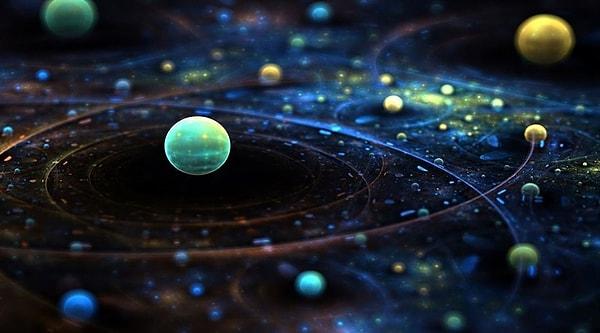 Yoruma göre bir parçacık (atom veya atomik nesneler) şu veya bu durumda kesin olarak bulunmaz, o aslında her yerde ve hiçbir yerdedir. Parçacığı belirli bir yerde bulunmaya zorlayan ise gözlemciler olarak bizizdir.