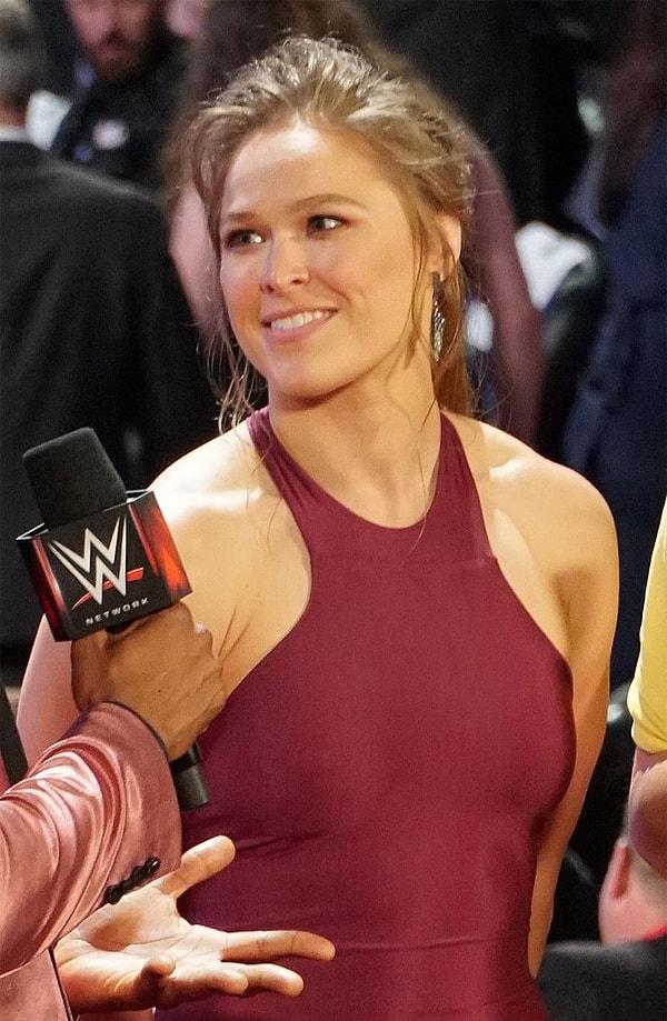 34. Bronz madalyalı Olimpiyat, UFC şampiyonu ve WWE güreşçisi Ronda Rousey, bir Pokemon forumunda moderatördü.