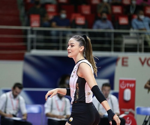 A Milli Kadın Voleybol Takımı Gururumuzun Başarılı ve Güzel Orta Oyuncusu Zehra Güneş