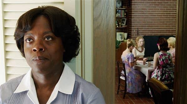 4. Viola Davis "The Help" filmindeki Aibileen karakterini oynadığı için dizlerini dövüyor gibi görünüyor.