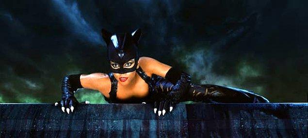 14. Halle Berry "Catwoman" filmini diğer herkes gibi beğenmemiş.