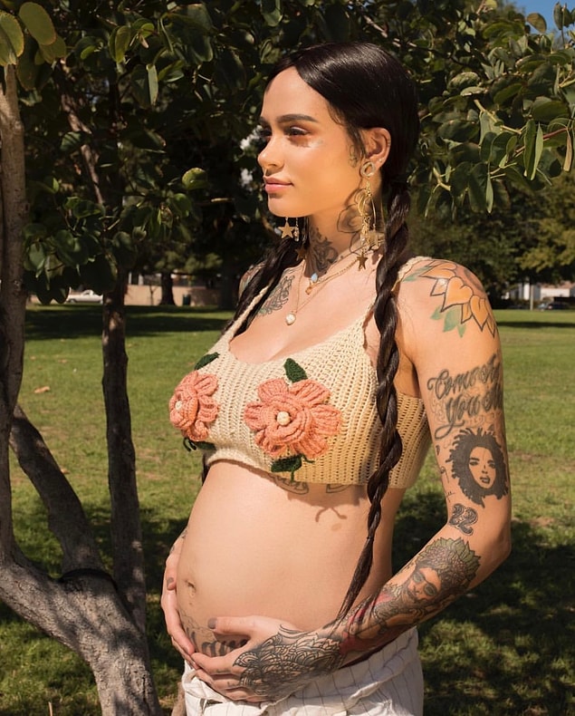 8. Şarkıcı Kehlani sol koluna ilham kaynağı olan Lauryn Hill ve Frida Kahlo'nun dövmelerini yaptırmış.