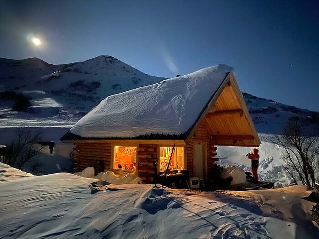 40. Açık bir günde Alaska kabini.